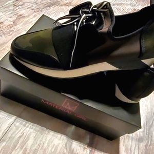 Women's casual sneakers